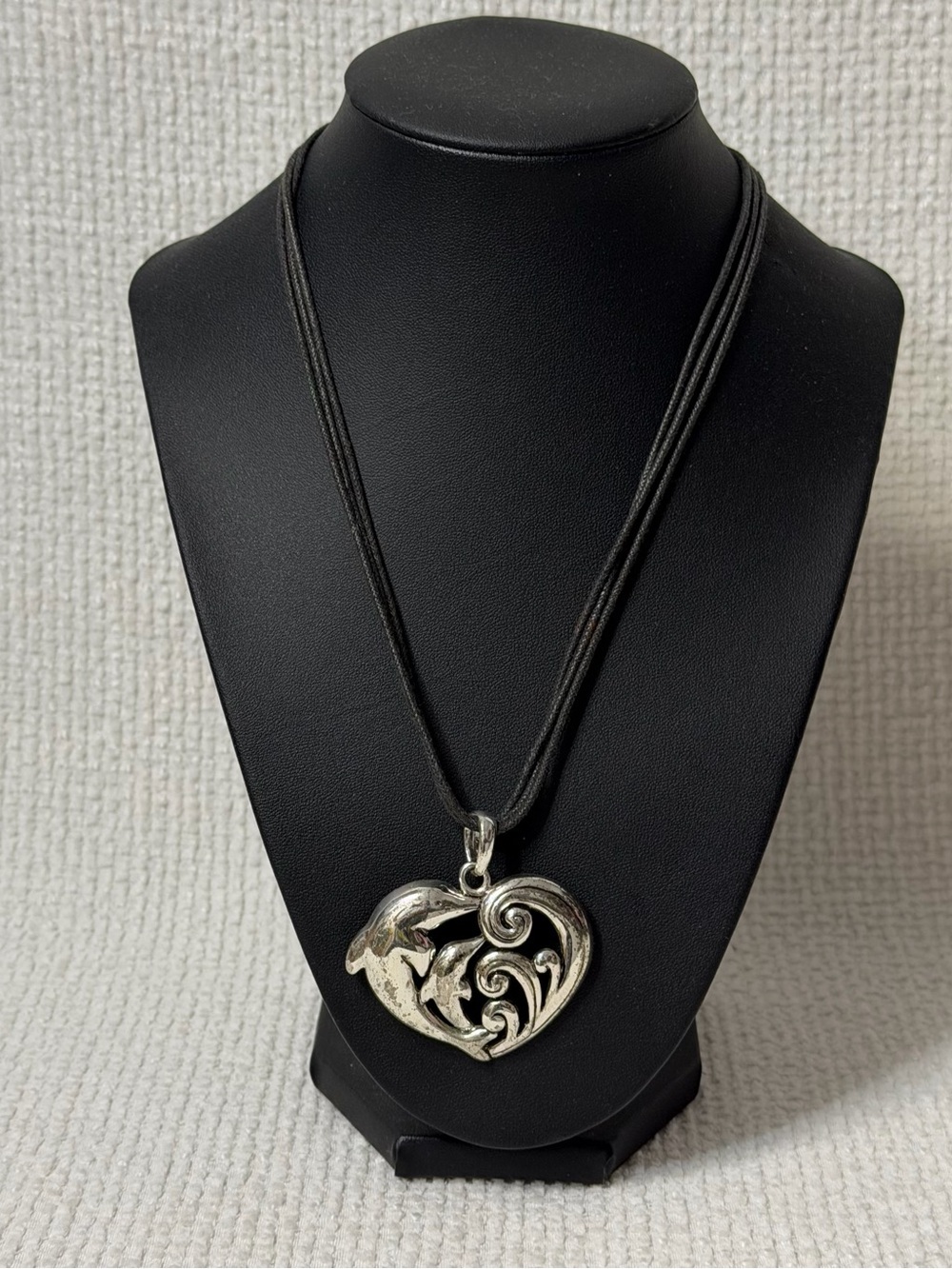 Beautiful Silver Tone Dolphin necklace